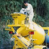 �R���N���[�g�ɕ���̖ؒY����������l�q(C)NACD